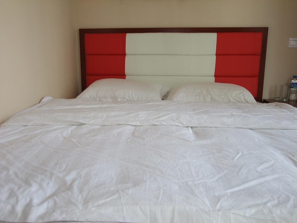 Chun Tian Hui Gu Holiday Hotel Kunming Ruang foto